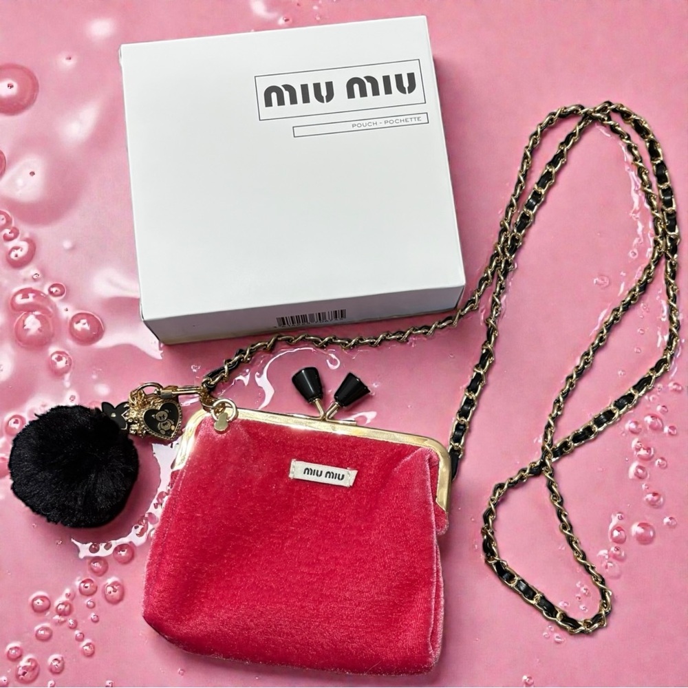 MIU MIU Pink Kisslock GWP New In Box With Chain